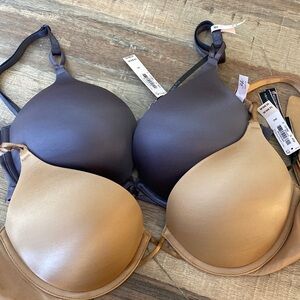2 bras Victoria secret brand new